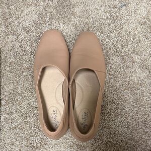 Clarks Women's Tan Loafers New size 8.5